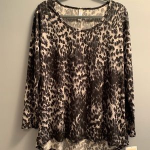 LuLaRoe Lynnae animal print top size L